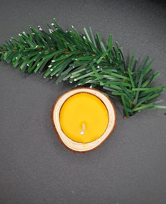 Vaska svece koka formiņā